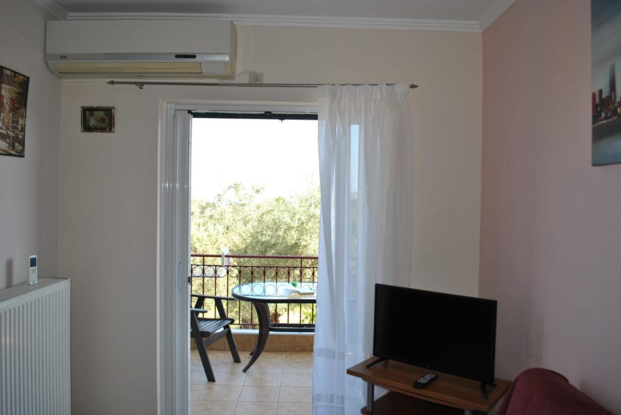 Monika Lefkada Hotel Tsoukaládhes Buitenkant foto